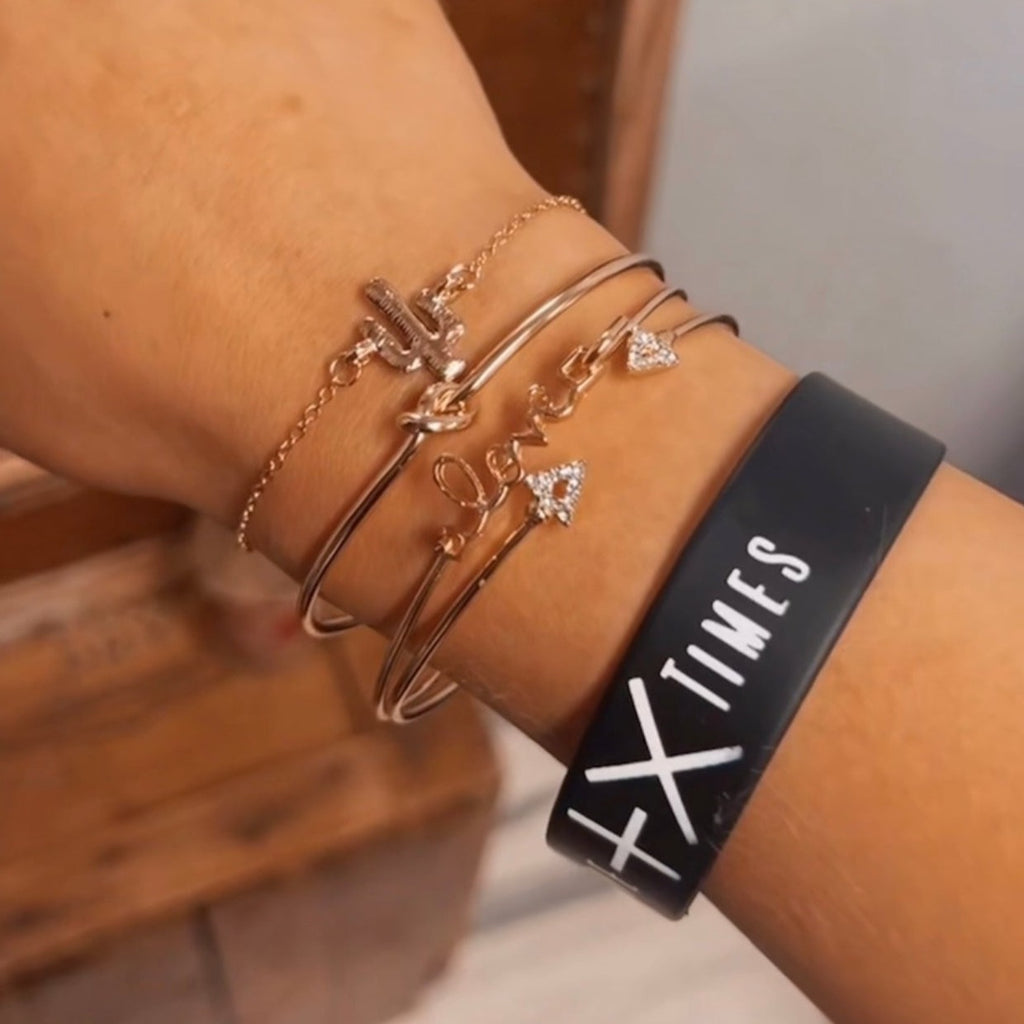 (The Rose) Set of 4 gold bangle/bracelet set